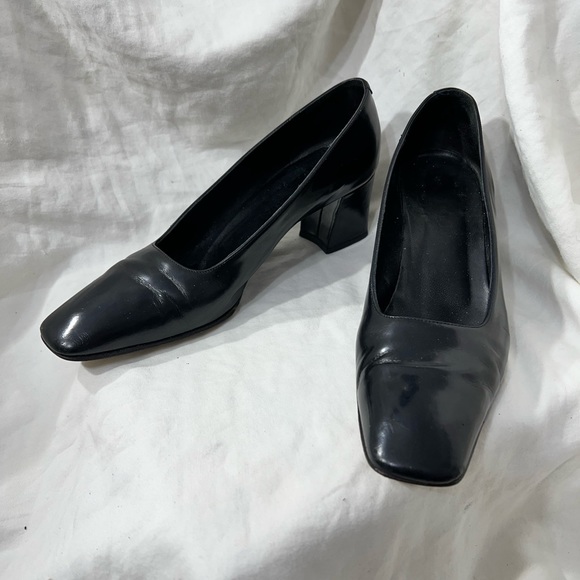 LOMA LEATHER SHOE SIZE 7 1/2” AA HEEL HEIGHT IS 2” INCHES. FOR ANY OCCASION.. - Picture 7 of 16